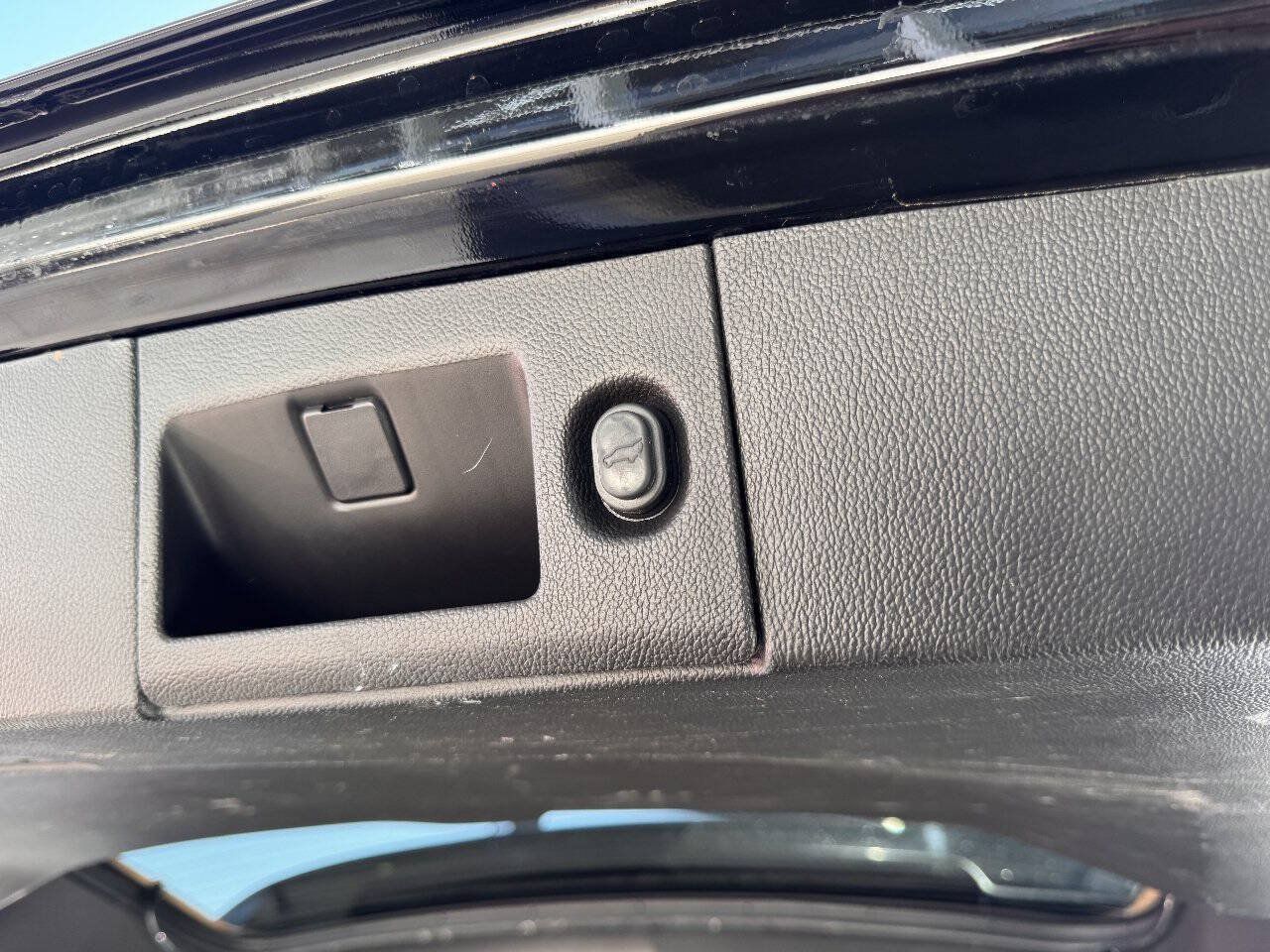 Used 2015 Cadillac Escalade ESV Premium AWD/4WD image 8