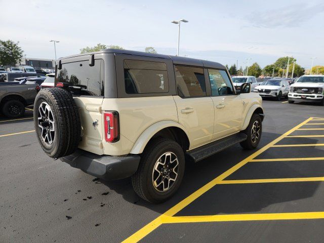 Used 2025 Ford Bronco Outer Banks AWD/4WD image 2