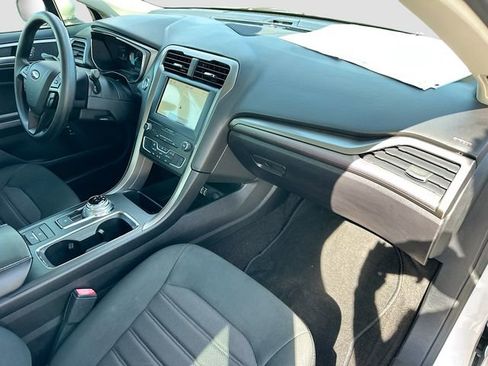 Used 2020 Ford Fusion SE image 28