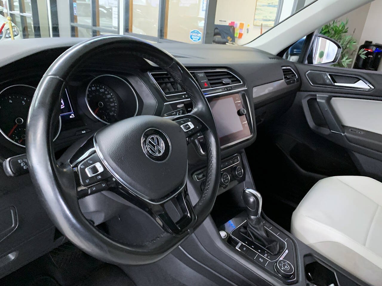 Used 2018 Volkswagen Tiguan SE AWD/4WD image 10