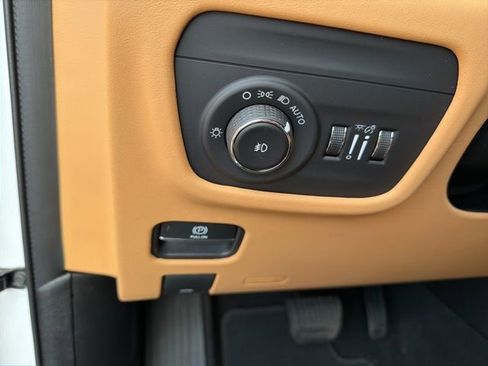 Used 2021 Jeep Grand Cherokee L Summit image 16