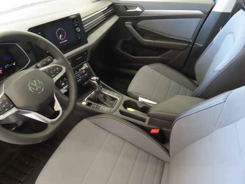 New 2026 Volkswagen Jetta SE FWD image 20