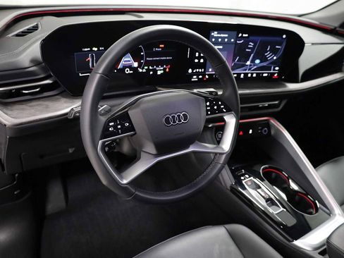Certified 2025 Audi Q5 Premium w/ Convenience Package AWD/4WD image 4