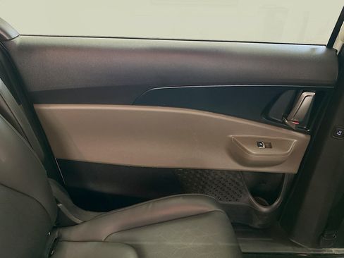 Used 2026 Kia Carnival FWD image 27