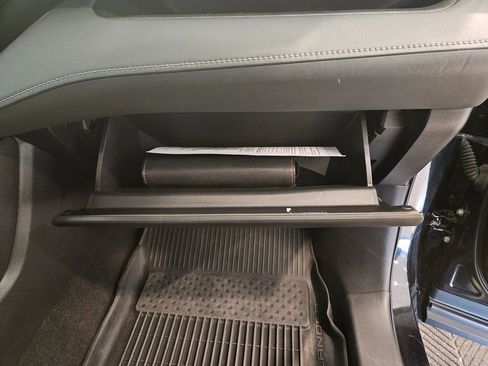 Used 2023 Toyota Highlander XLE AWD/4WD image 32