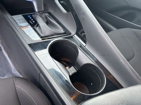 Used 2021 Hyundai Elantra Blue image 26