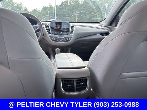 Used 2017 Chevrolet Malibu LT FWD image 21