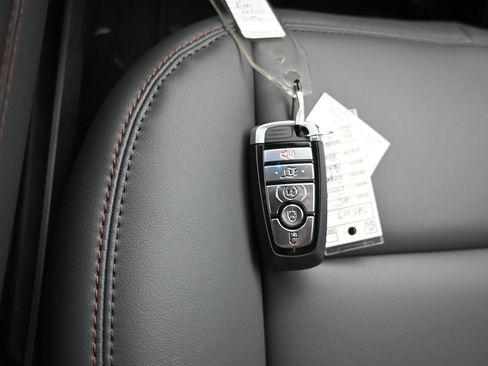 New 2025 Ford Explorer Active w/ Active Comfort Package image 35