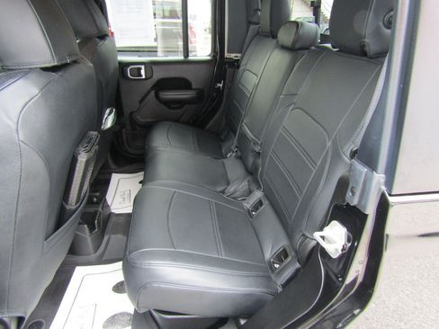 Used 2024 Jeep Gladiator Sport AWD/4WD image 18