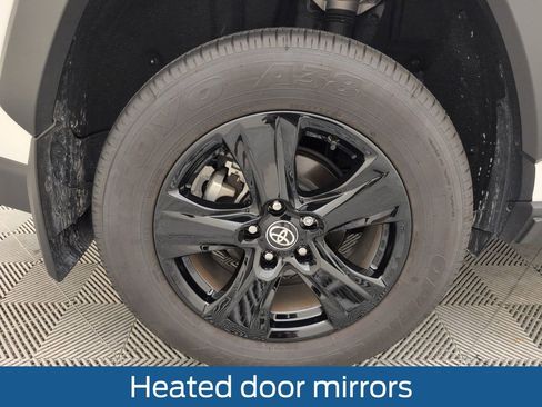 Used 2025 Toyota RAV4 XLE AWD/4WD image 19