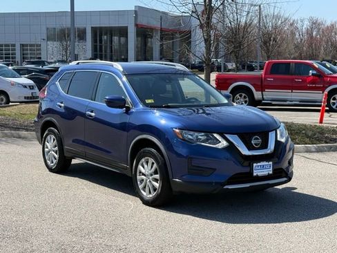 Used 2019 Nissan Rogue SV image 3