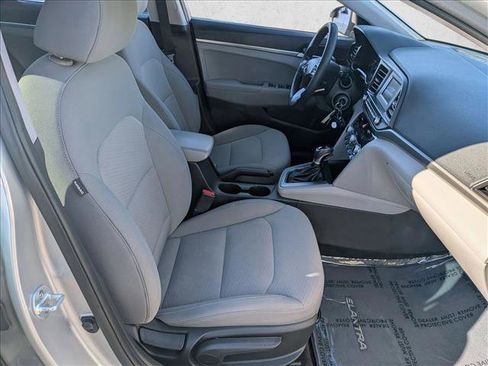 Used 2020 Hyundai Elantra SE image 18