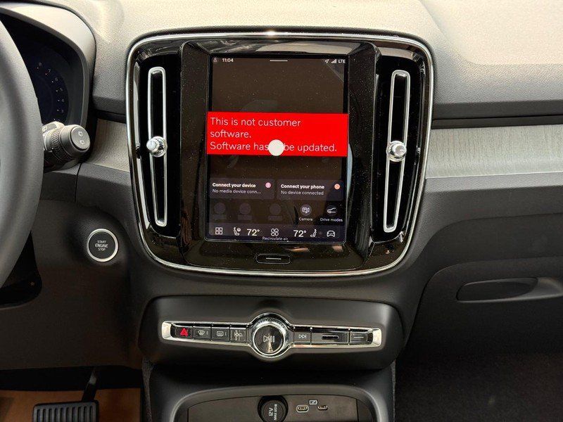 New 2026 Volvo XC40 B5 Plus w/ Climate Package AWD/4WD image 8