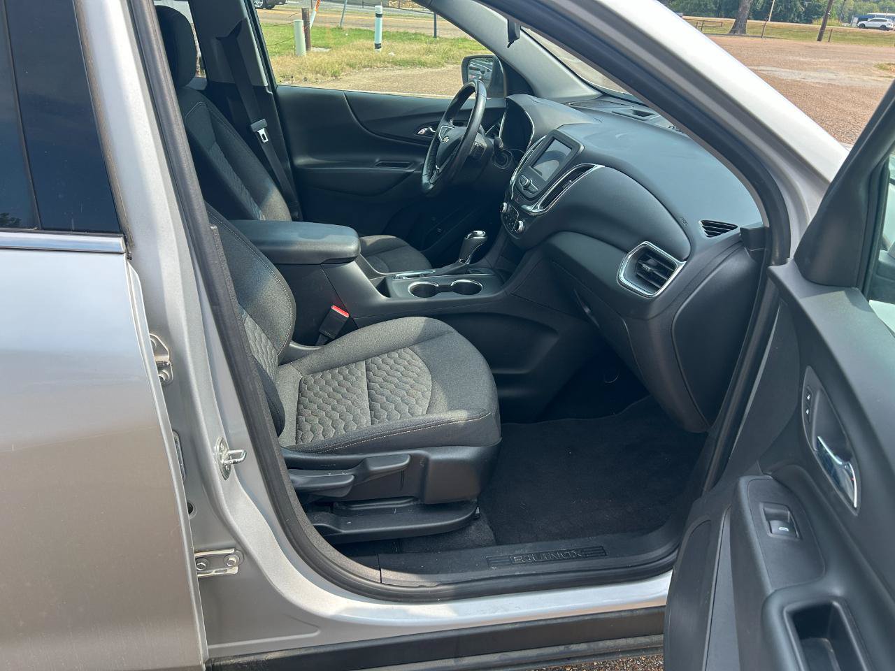 Used 2020 Chevrolet Equinox LT w/ Driver Convenience Package FWD image 11