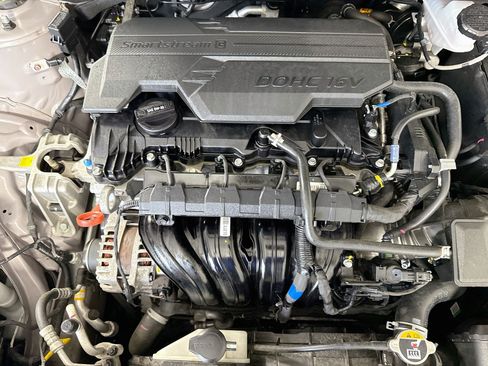 Used 2024 Hyundai Elantra SE FWD image 38