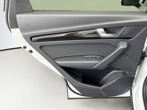 Used 2020 Audi Q5 e Premium w/ Convenience Package image 25