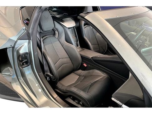 Used 2024 Chevrolet Corvette Stingray Preferred Cpe w/ Body-Color Dual Roof Package RWD image 9