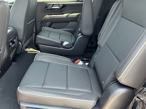 New 2025 Chevrolet Suburban Premier image 11