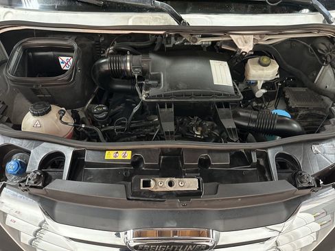 Used 2019 Freightliner Sprinter 144 RWD image 31
