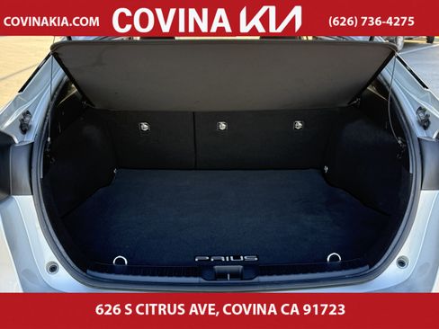 Used 2017 Toyota Prius Three image 11