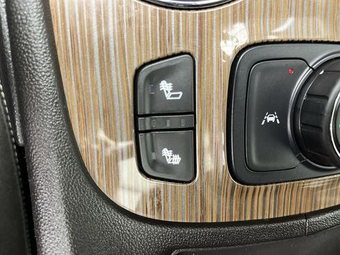 Certified 2023 GMC Acadia SLE w/ Driver Convenience Package image 26