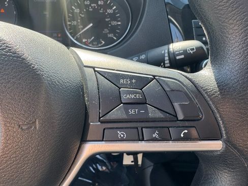 Used 2020 Nissan Rogue S FWD image 24