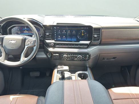 Used 2024 Chevrolet Silverado 1500 High Country w/ High Country Premium Package AWD/4WD image 18