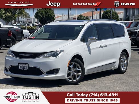 Used 2019 Chrysler Pacifica Limited FWD image 1