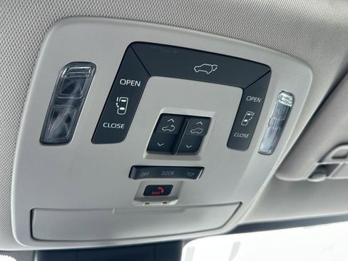 Used 2025 Toyota Sienna XLE w/ XLE Plus Package AWD/4WD image 20