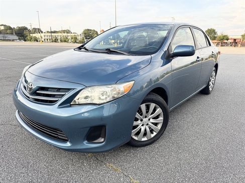 Used 2013 Toyota Corolla LE FWD image 40
