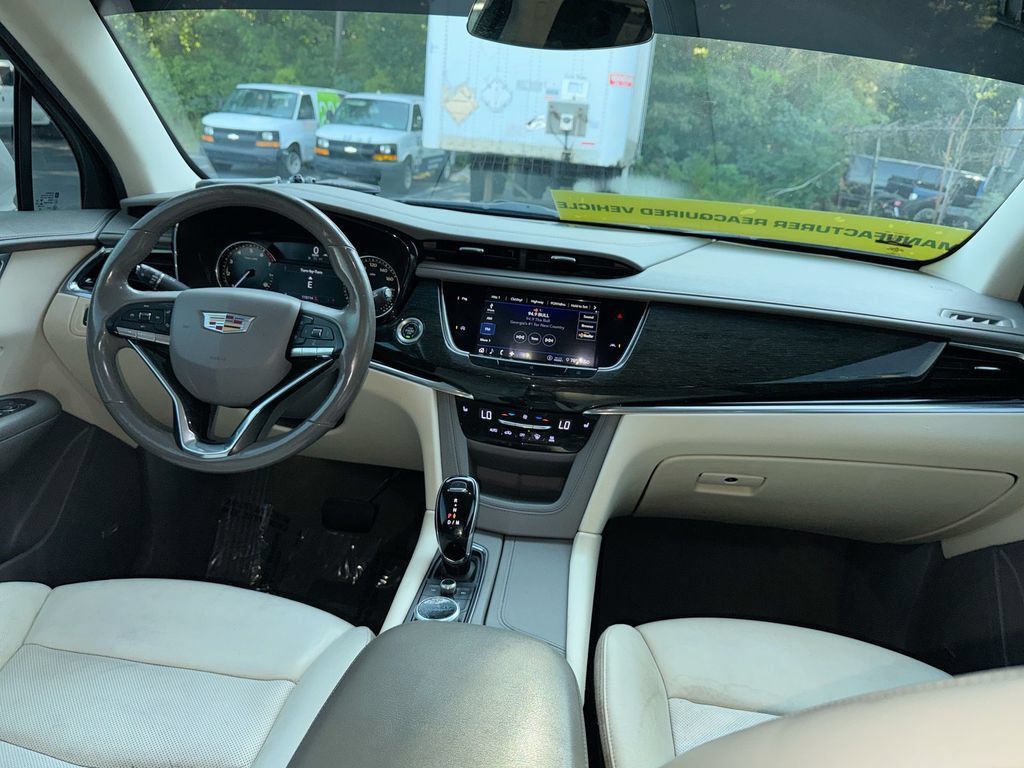 Used 2020 Cadillac XT6 Premium Luxury FWD image 31