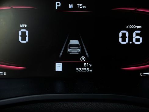Used 2025 Kia Soul LX w/ LX Technology Package FWD image 36