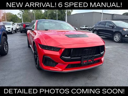 Used 2025 Ford Mustang GT RWD image 2