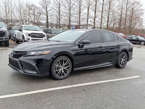 Used 2022 Toyota Camry SE image 6