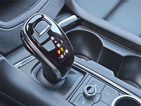 Used 2025 Cadillac XT6 Luxury image 13