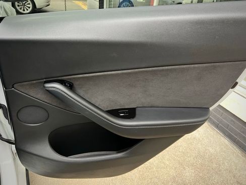 Used 2021 Tesla Model Y Long Range image 30