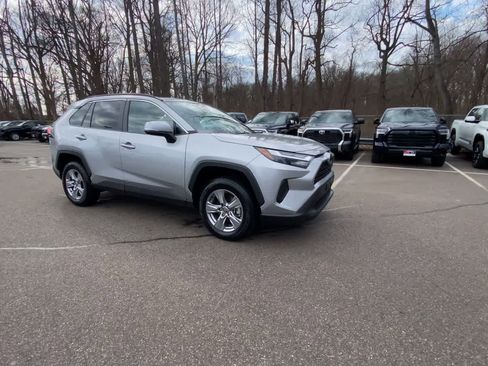 Used 2025 Toyota RAV4 XLE w/ Convenience Package image 5