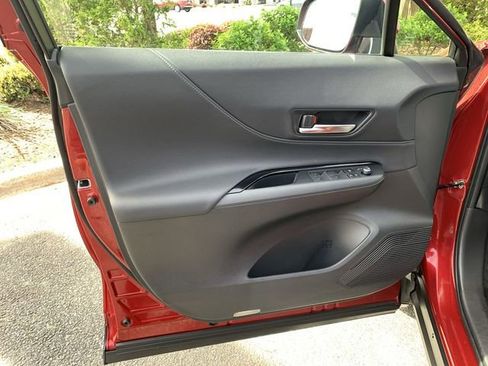 Used 2023 Toyota Venza LE image 17