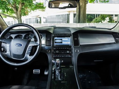 Used 2010 Ford Taurus SHO image 79