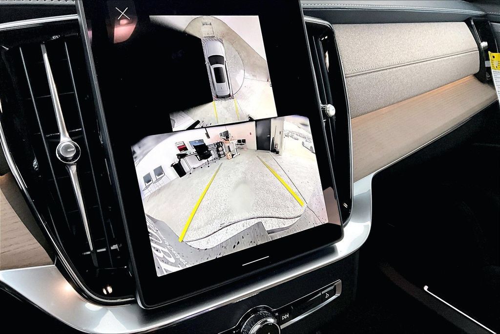 New 2026 Volvo XC90 T8 Plus w/ Protection Package Premier AWD/4WD image 13