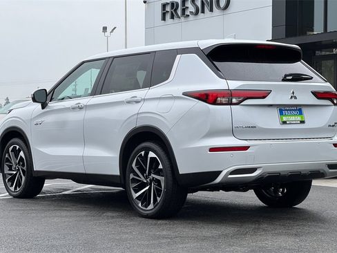 New 2025 Mitsubishi Outlander SE image 7