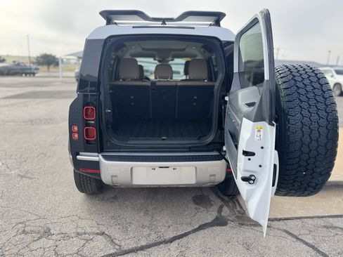 Used 2022 Land Rover Defender 110 SE image 6