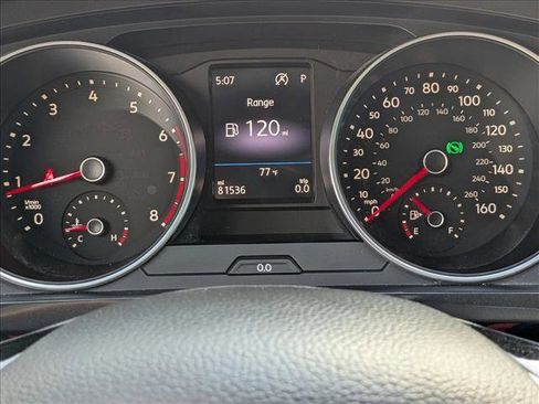 Used 2018 Volkswagen Tiguan S image 11