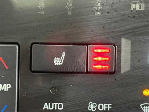 Used 2022 Toyota Avalon XLE image 31