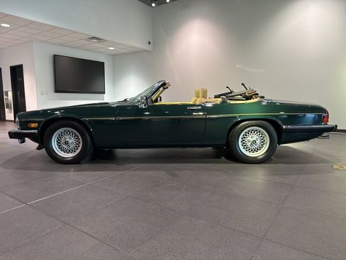Used 1990 Jaguar XJS V12 Convertible image 2