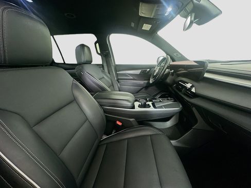 Used 2025 Buick Enclave Preferred FWD image 32
