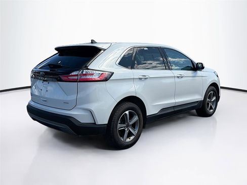 Used 2024 Ford Edge SEL w/ Convenience Package image 7