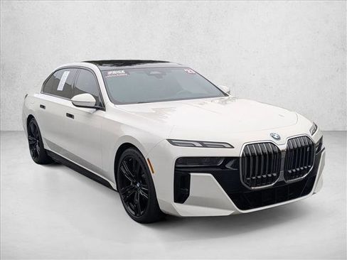 Used 2023 BMW i7 xDrive60 image 3