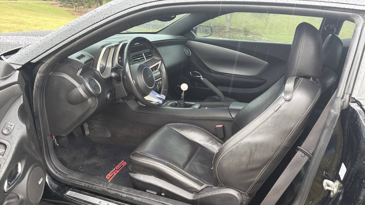 Used 2010 Chevrolet Camaro SS RWD image 6