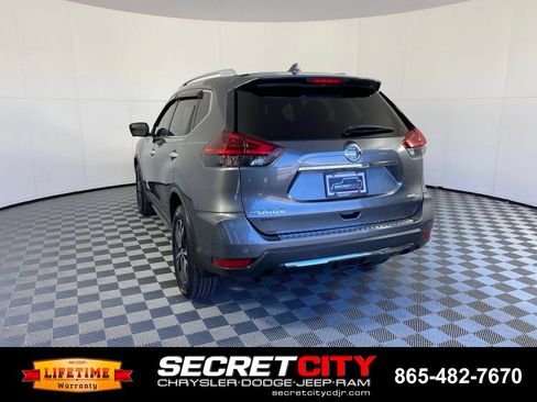 Used 2020 Nissan Rogue SV w/ Premium Package AWD/4WD image 5
